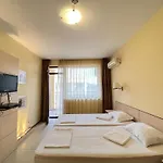 александра ホテル 3*