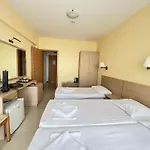 александра ホテル 3*